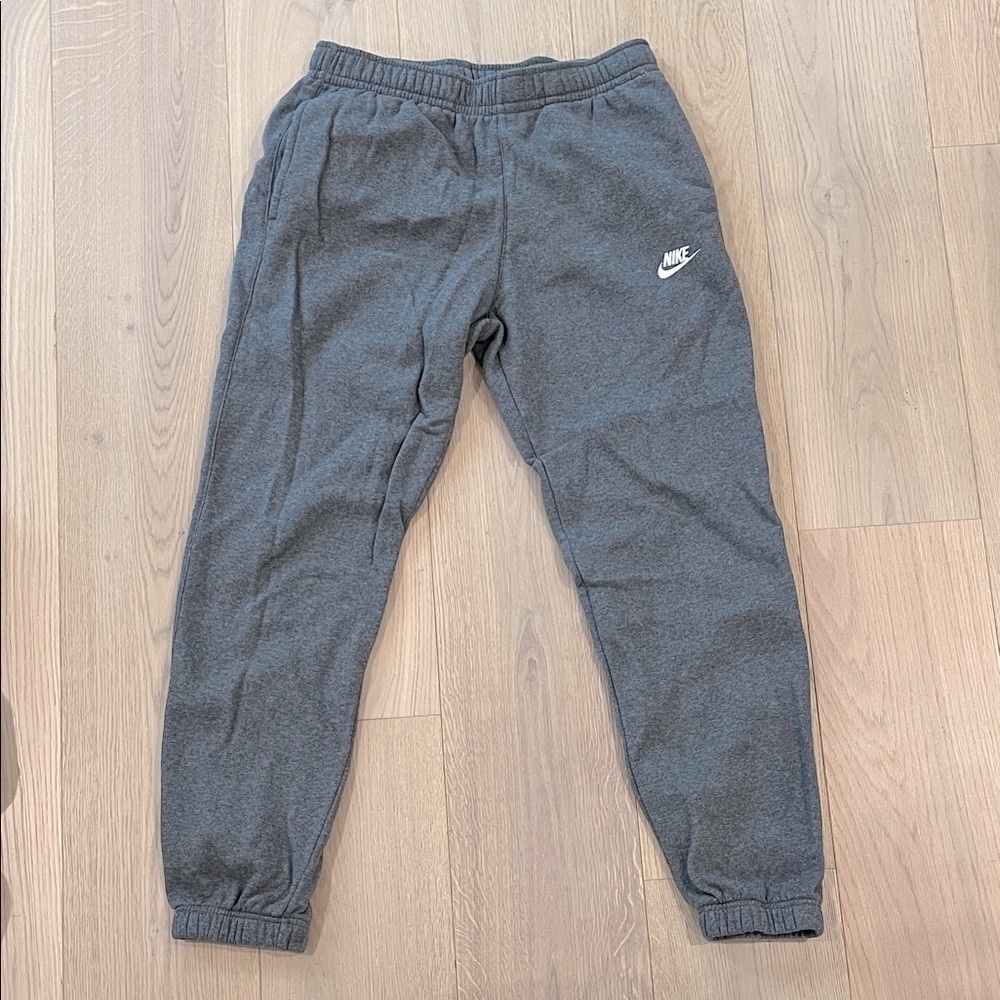 Nike Men’s Charcoal Fleece Sweatpant Joggers Size Medium
